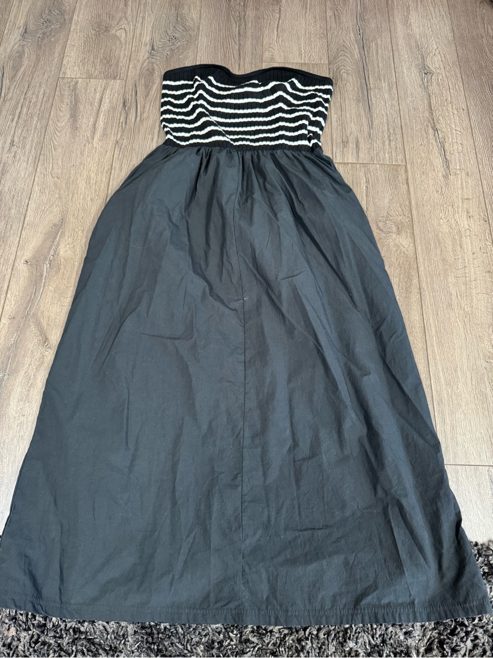 Universal Thread Black and White Striped Knit strapless dress